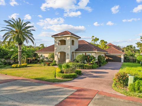 A home in San Leon