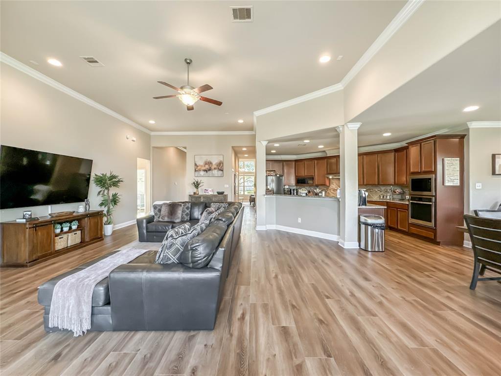 2719 Pepper Landing Lane, Pearland, Texas image 9