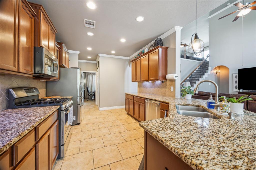 802 Fairway Drive, La Porte, Texas image 12