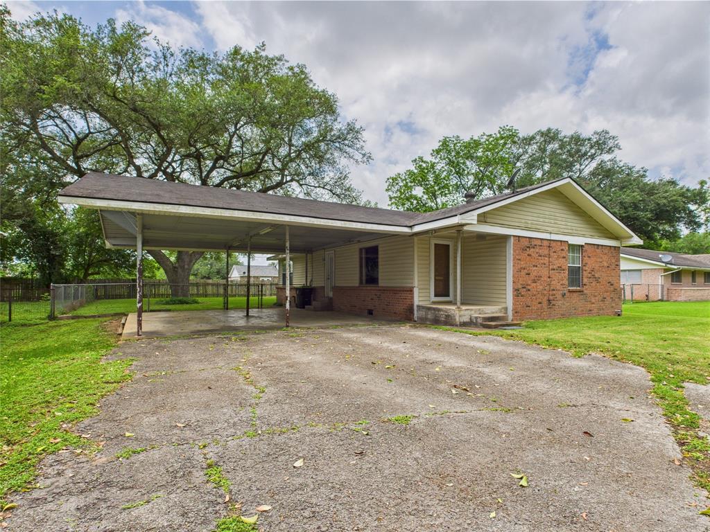 812 Merry Lane, Wharton, Texas image 2