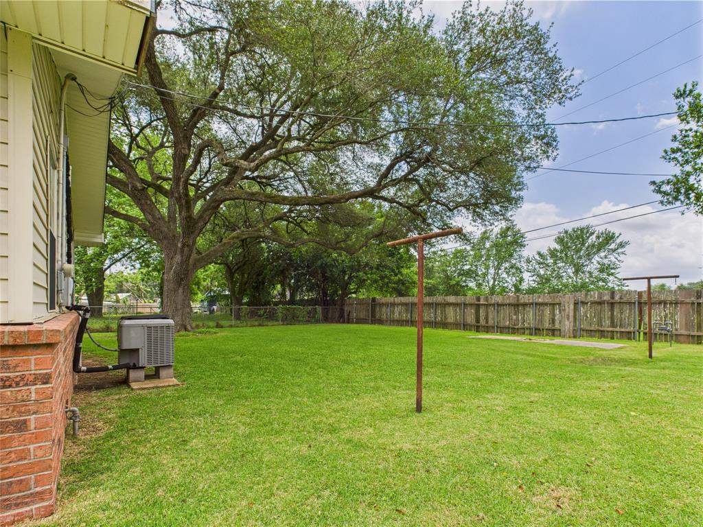 812 Merry Lane, Wharton, Texas image 27