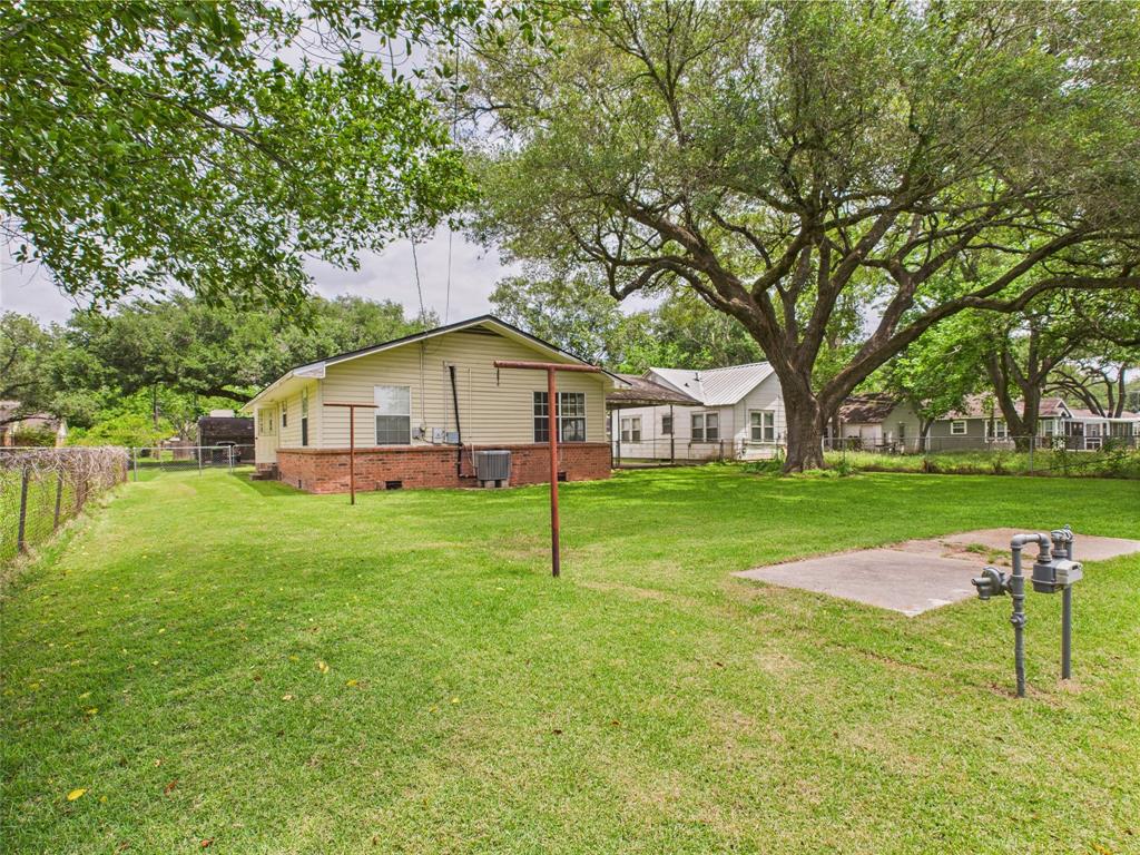 812 Merry Lane, Wharton, Texas image 28