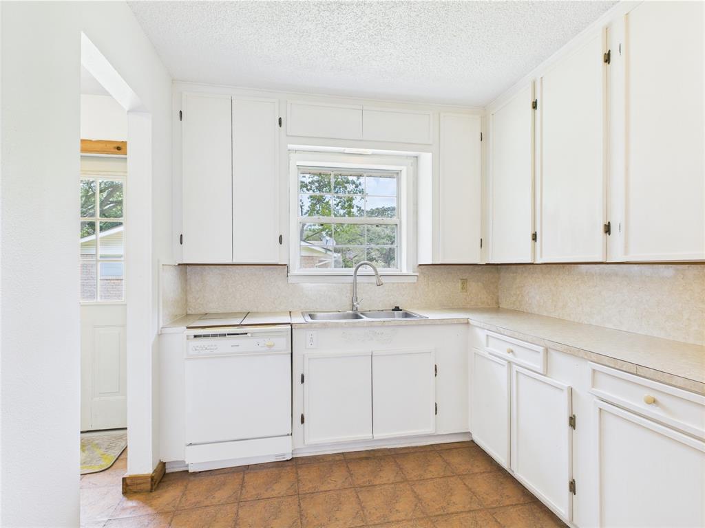 812 Merry Lane, Wharton, Texas image 12