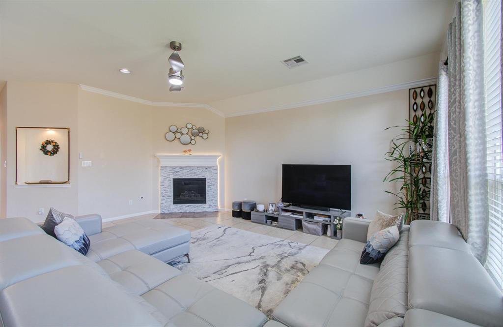 4419 Rolling Field Lane, Sugar Land, Texas image 9