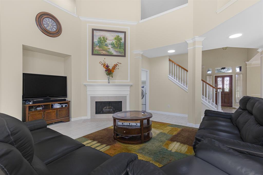 2227 Clawson Falls Lane, Sugar Land, Texas image 4