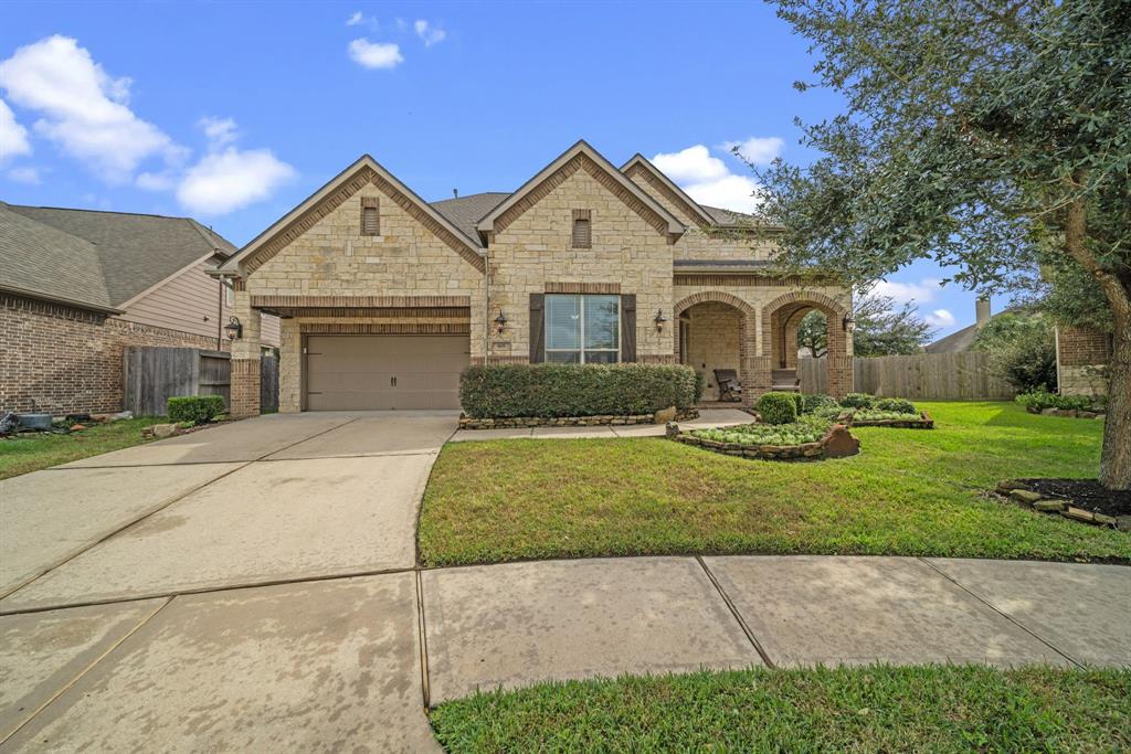 905 Cozy Hollow Court, Friendswood, Texas image 3