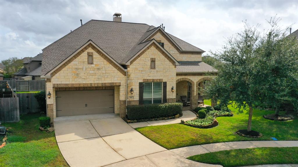 905 Cozy Hollow Court, Friendswood, Texas image 2