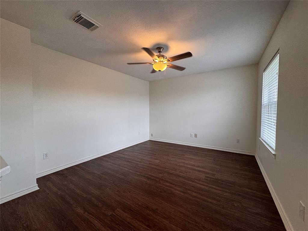 2325 Shady Pine Drive, Conroe, Texas image 11