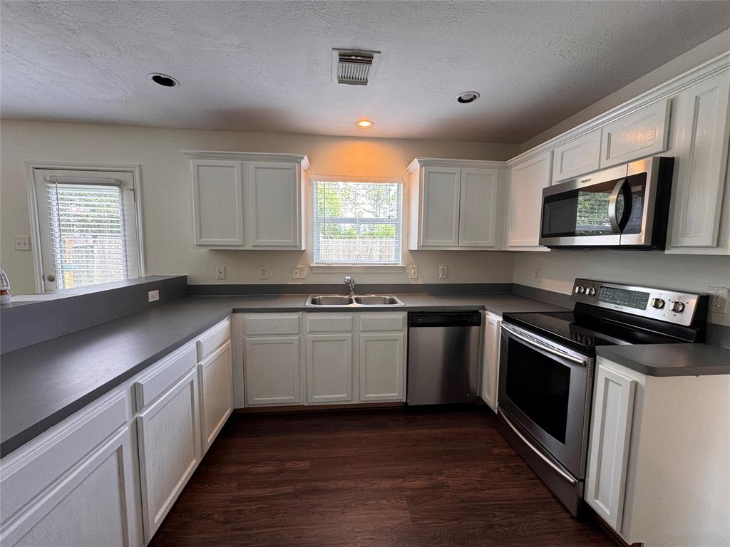 2325 Shady Pine Drive, Conroe, Texas image 7