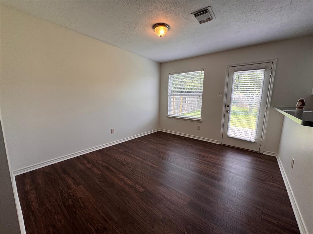 2325 Shady Pine Drive, Conroe, Texas image 9