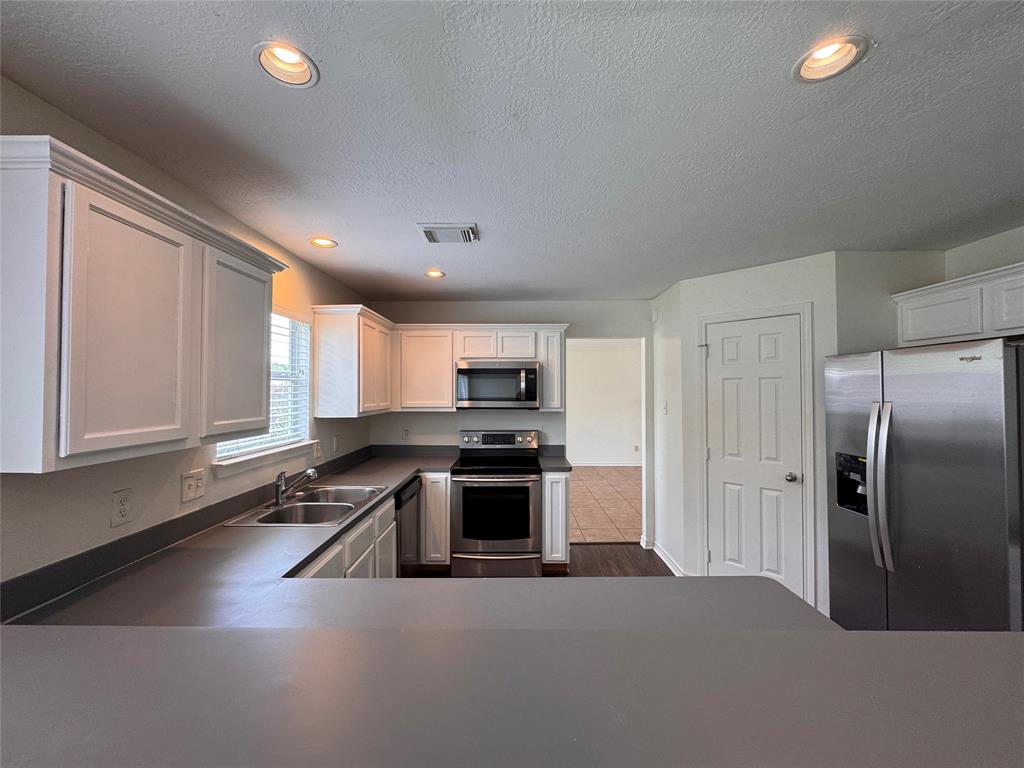 2325 Shady Pine Drive, Conroe, Texas image 6
