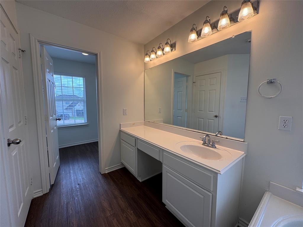 2325 Shady Pine Drive, Conroe, Texas image 12