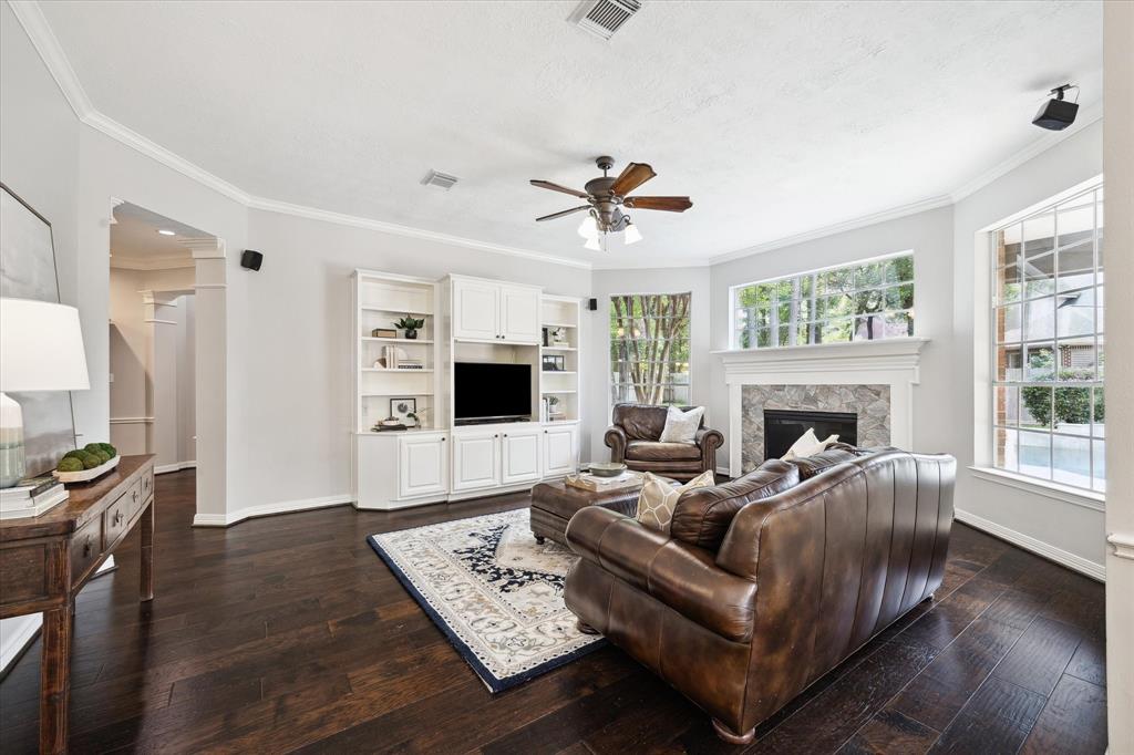 91 W Laurelhurst Circle, The Woodlands, Texas image 13