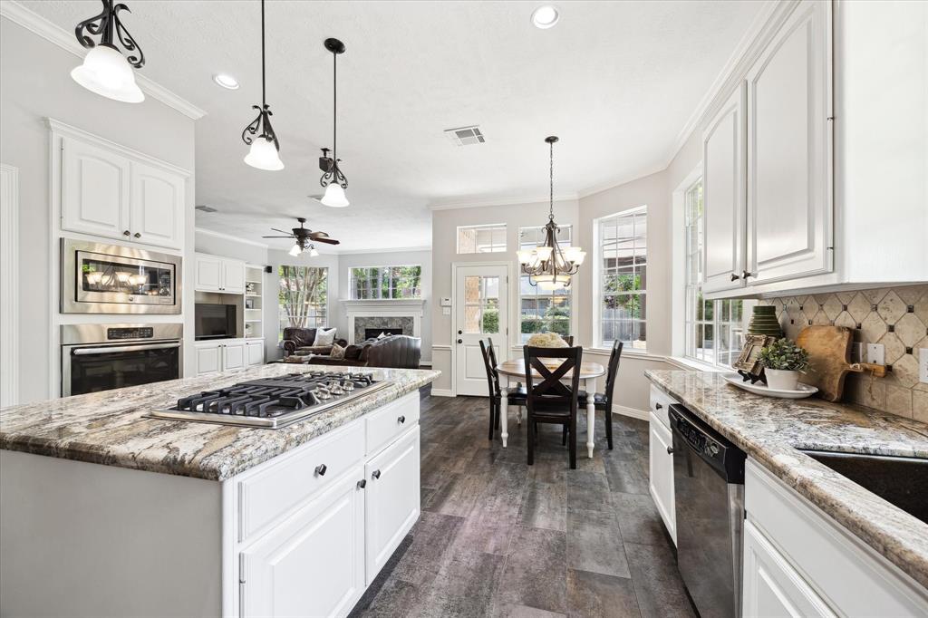 91 W Laurelhurst Circle, The Woodlands, Texas image 19