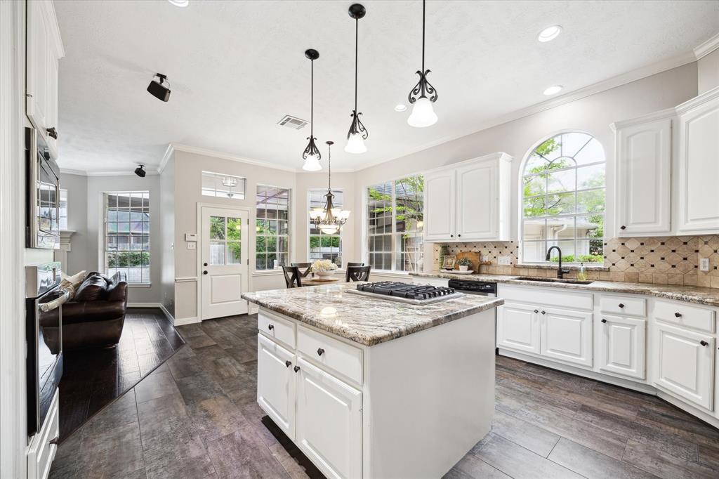 91 W Laurelhurst Circle, The Woodlands, Texas image 18