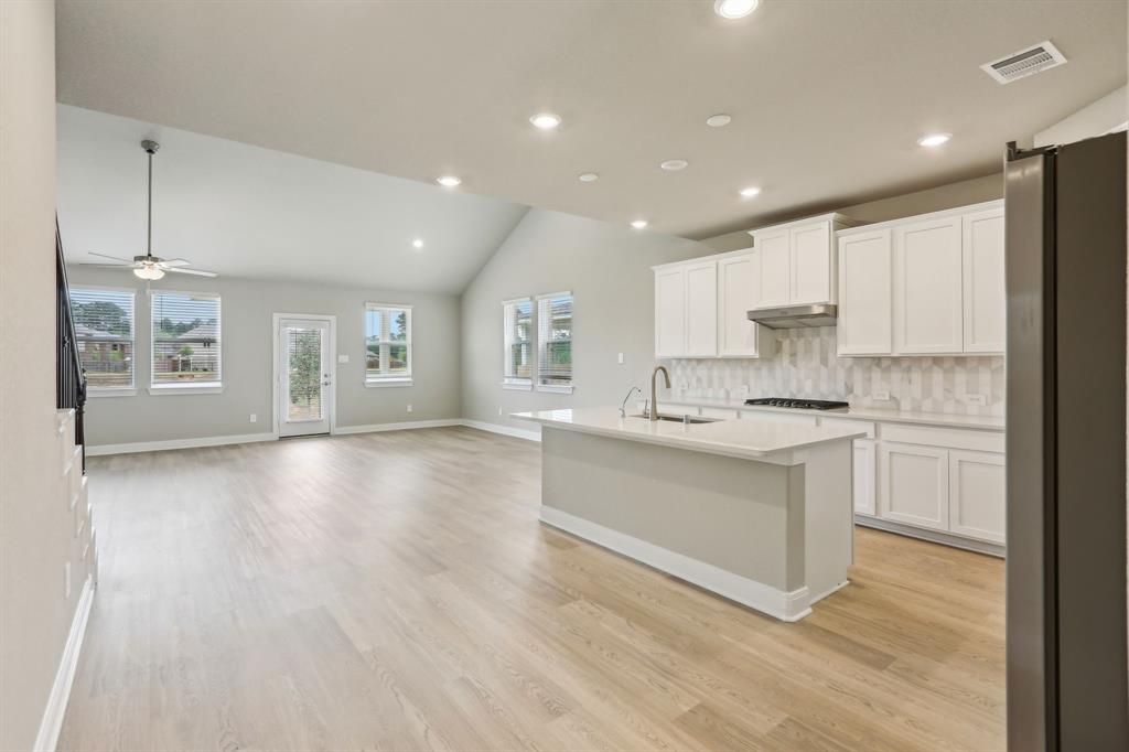 1631 Shae Oak Lane, Conroe, Texas image 3