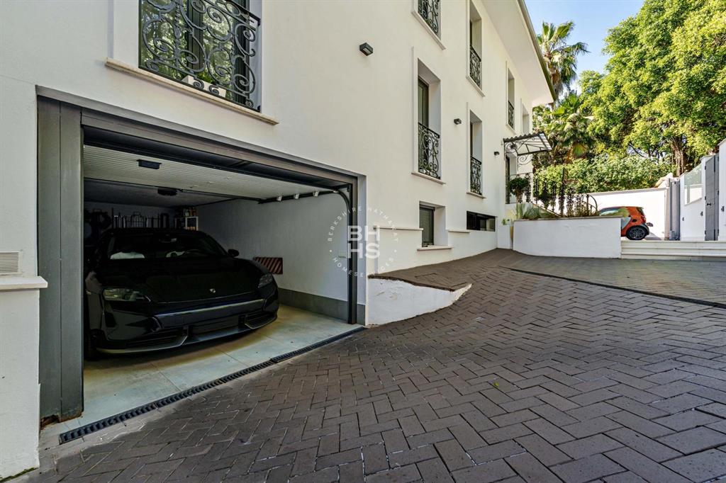 29016, Spain, 8 Bedrooms Bedrooms, ,8 BathroomsBathrooms,Residential,Active,181429