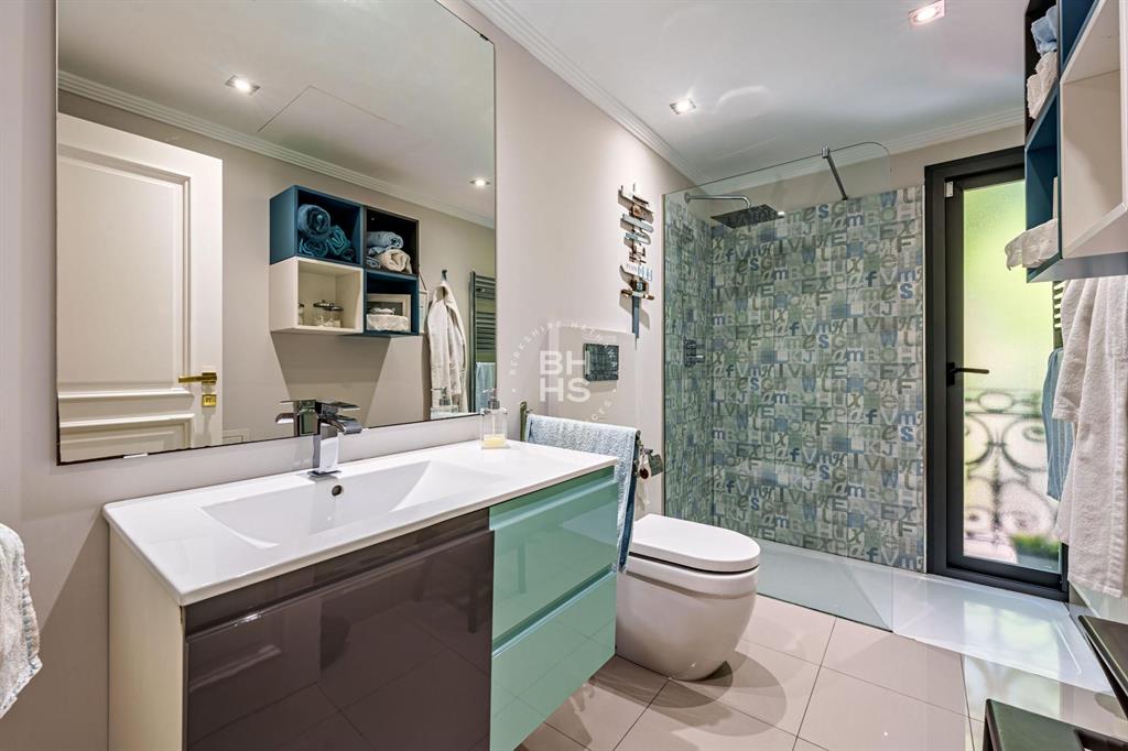 29016, Spain, 8 Bedrooms Bedrooms, ,8 BathroomsBathrooms,Residential,Active,181429