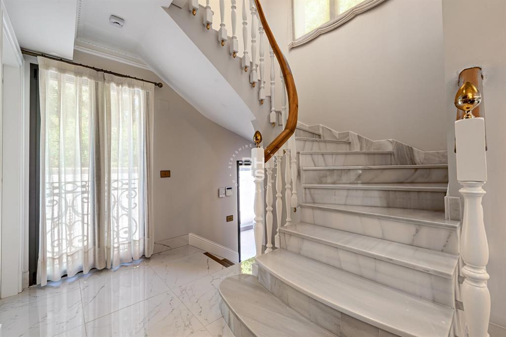 29016, Spain, 8 Bedrooms Bedrooms, ,8 BathroomsBathrooms,Residential,Active,181429