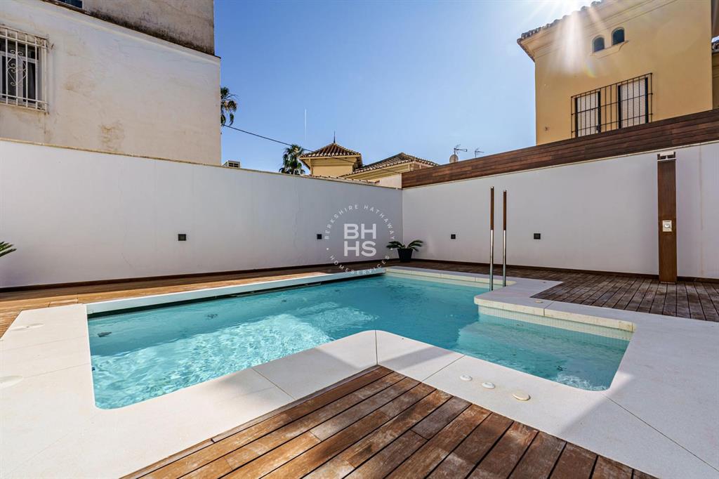 29016, Spain, 8 Bedrooms Bedrooms, ,8 BathroomsBathrooms,Residential,Active,181429