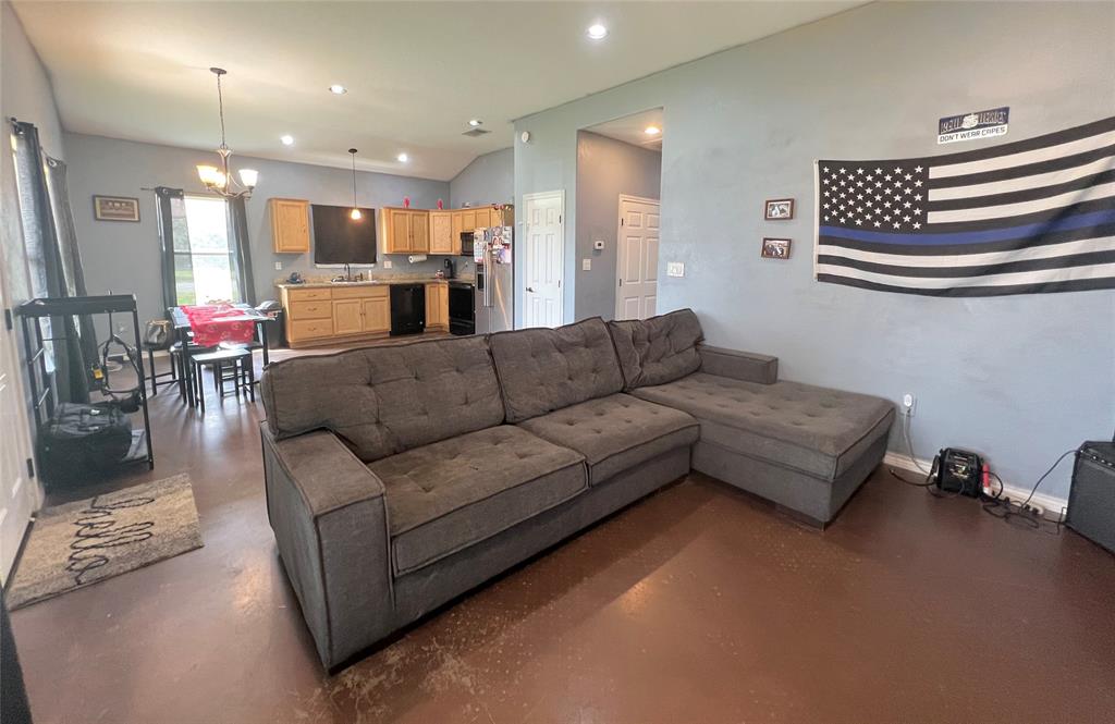 406 San Jacinto Street, Smithville, Texas image 9