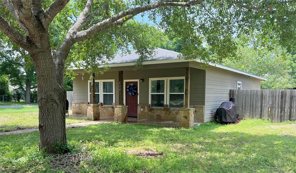 406 San Jacinto Street, Smithville, Texas image 3