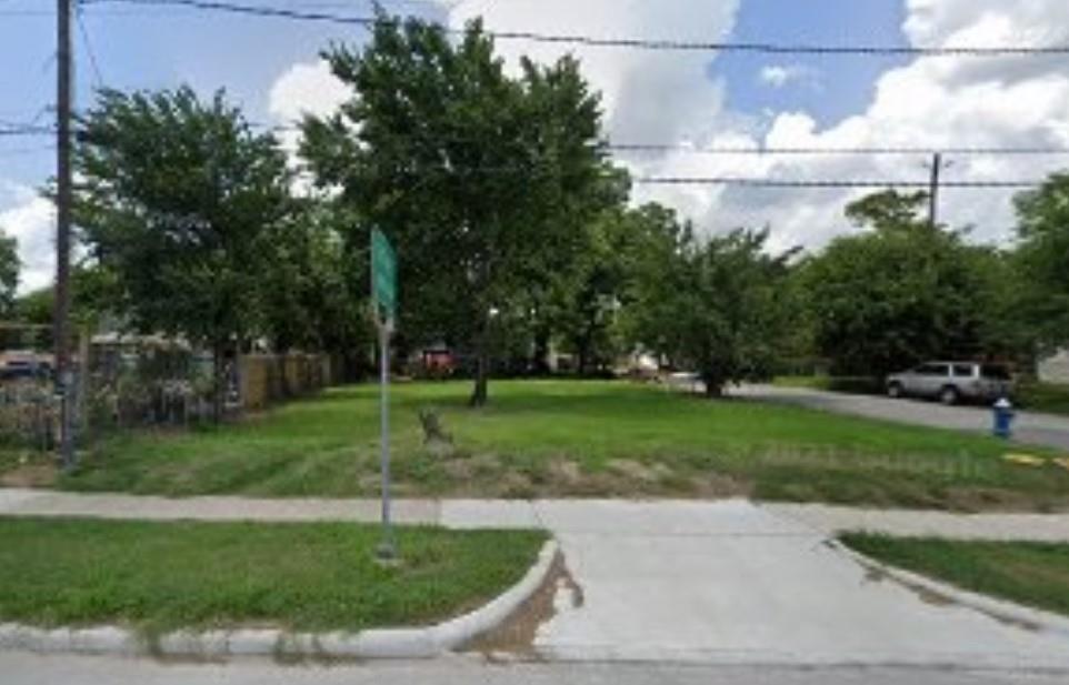 1327 & 1329 North Loop, Houston, Texas image 4