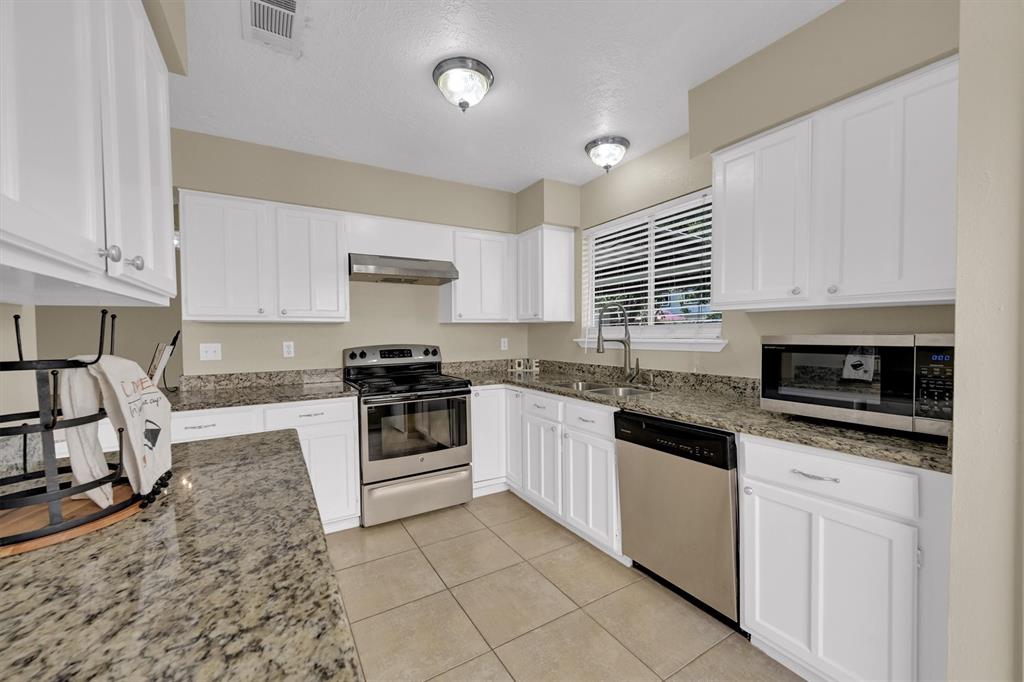 4803 Bridgemont Lane, Spring, Texas image 13