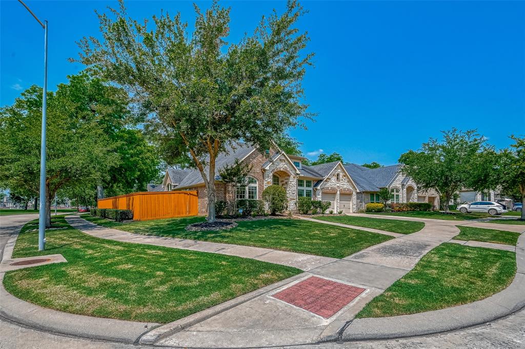 5918 Emmit Creek Lane, Sugar Land, Texas image 4