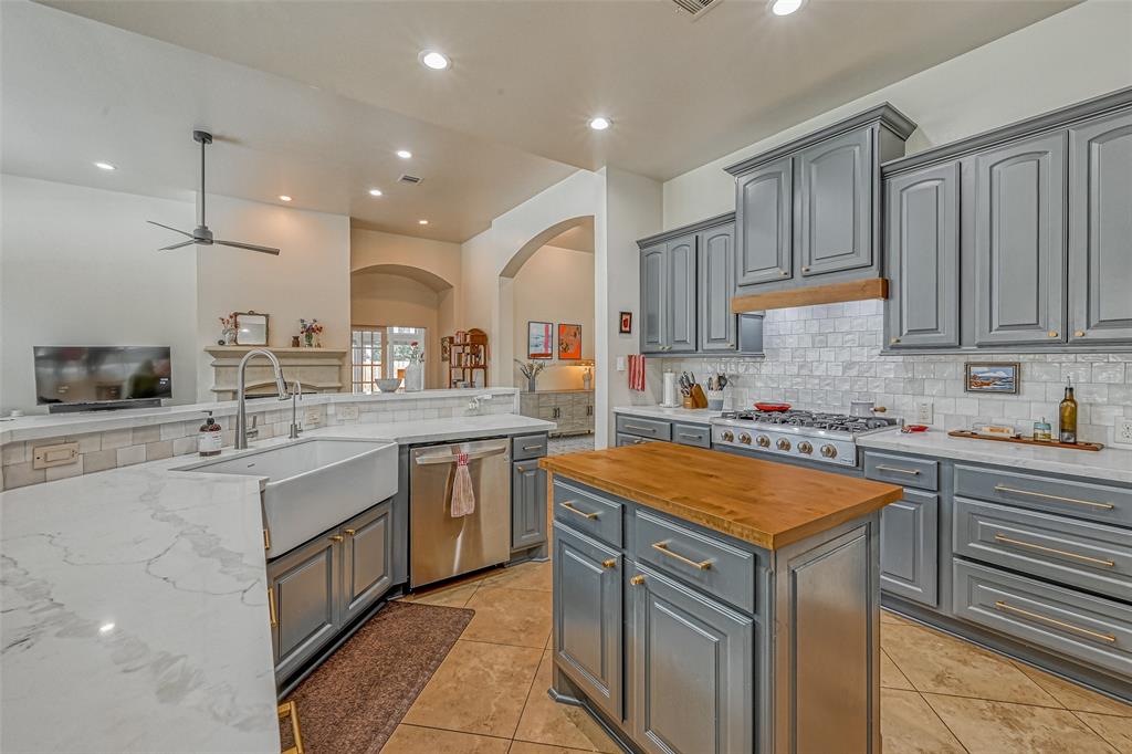 5918 Emmit Creek Lane, Sugar Land, Texas image 12