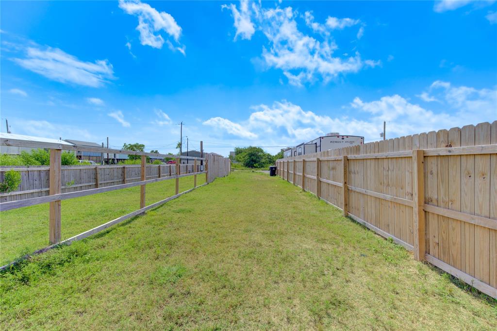936 13th Street, Dickinson, Texas image 8