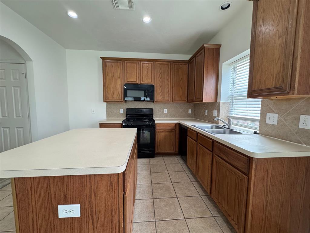 1722 Caldbeck Lane, Fresno, Texas image 5