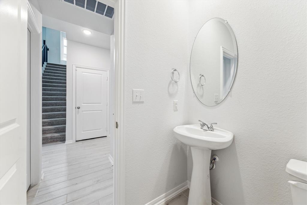 9618 Benbrook Drive, Conroe, Texas image 11