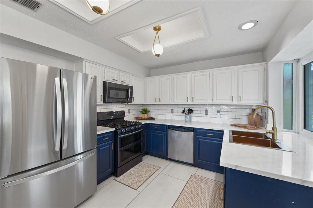 8515 Cold Lake Drive, Houston, Texas image 10