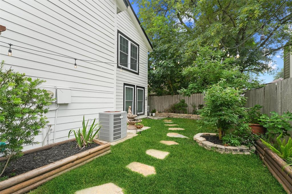 8515 Cold Lake Drive, Houston, Texas image 25