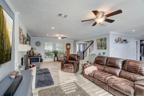Single Family Residence in League City TX 507 Audubon Street 3.jpg