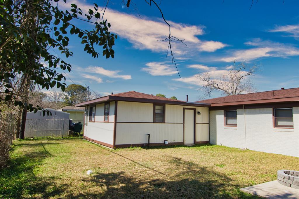 6113 Sapphire Court, Texas City, Texas image 7