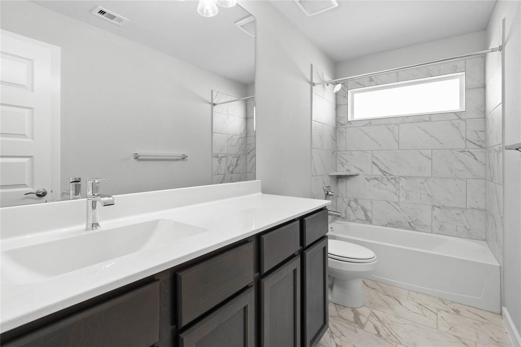 4718 Whisperwood Drive, Rosenberg, Texas image 18