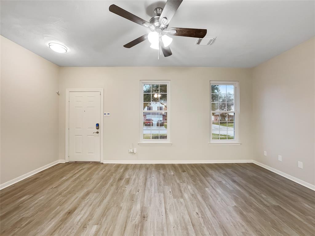 22019 Willow Shadows Drive, Tomball, Texas image 3