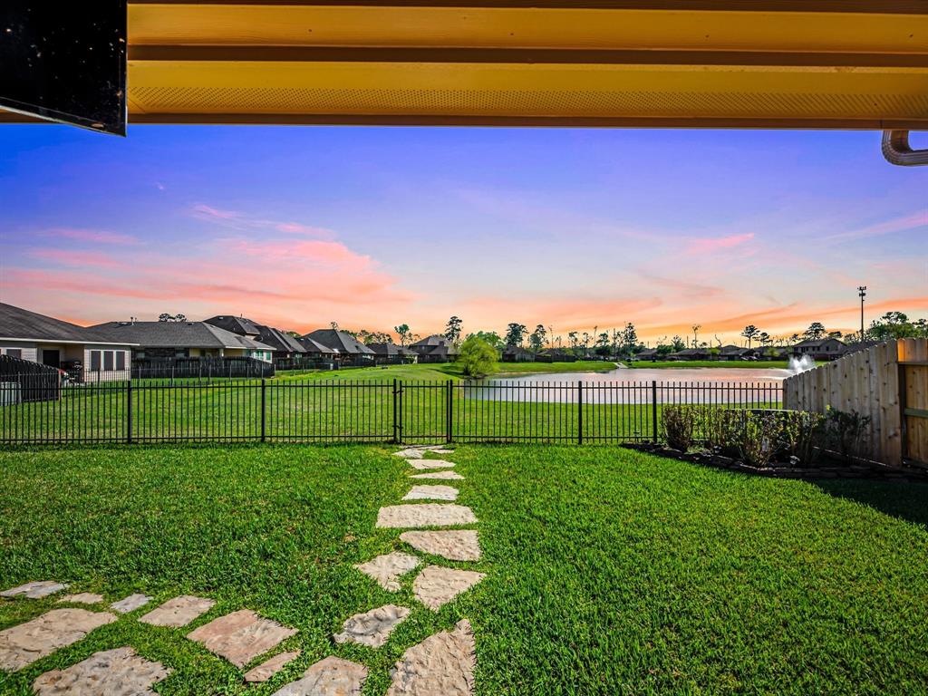 2211 Fawn Bridge Lane, Crosby, Texas image 2