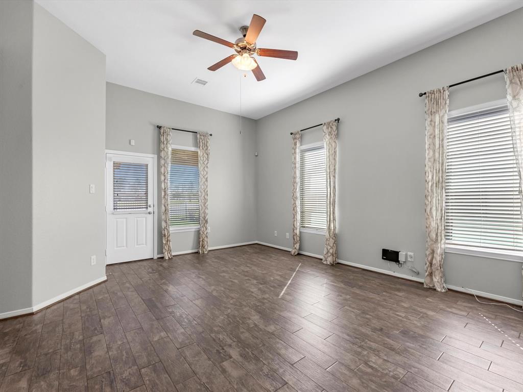 2211 Fawn Bridge Lane, Crosby, Texas image 12