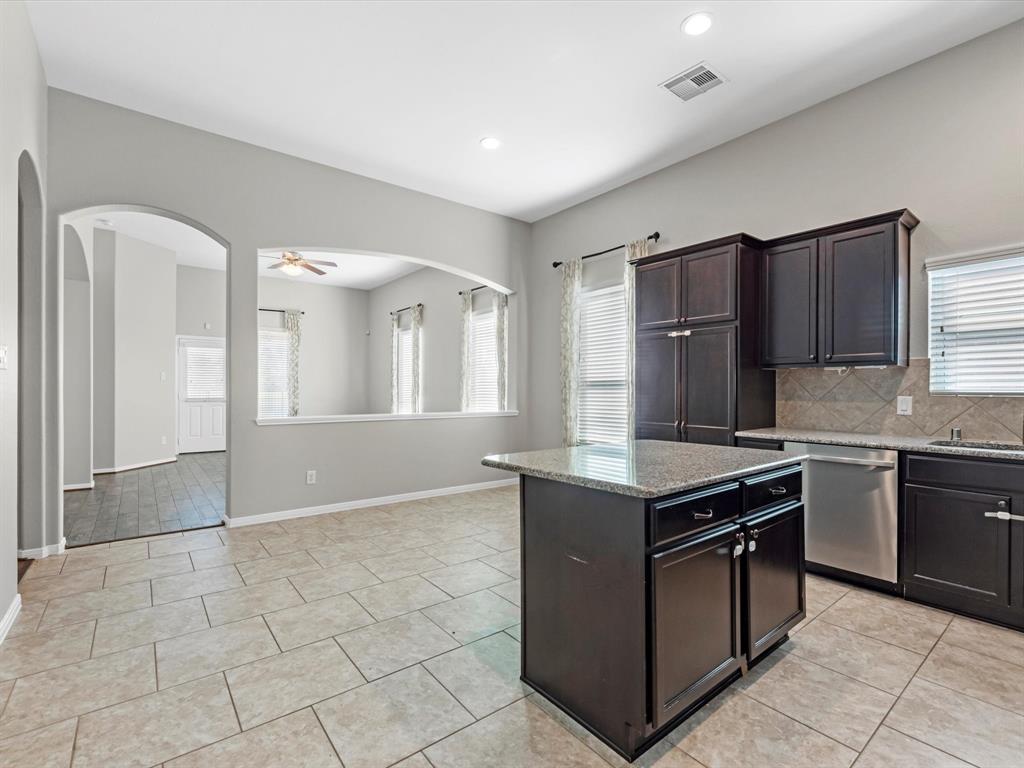 2211 Fawn Bridge Lane, Crosby, Texas image 11