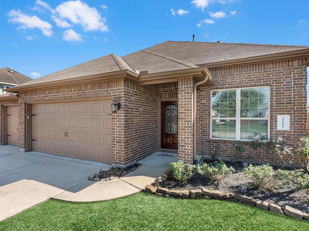 2211 Fawn Bridge Lane, Crosby, Texas image 6
