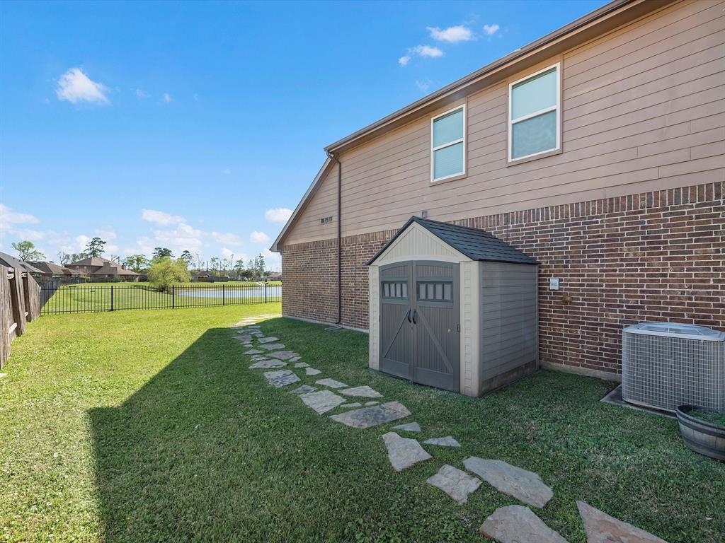 2211 Fawn Bridge Lane, Crosby, Texas image 5
