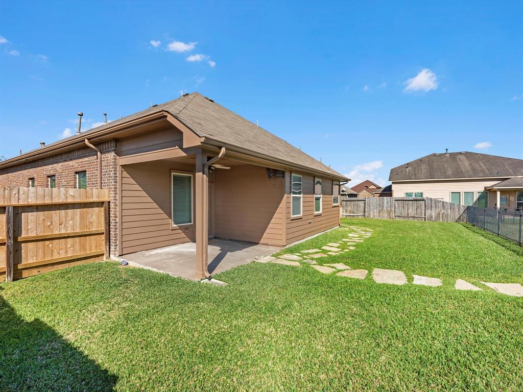 2211 Fawn Bridge Lane, Crosby, Texas image 3