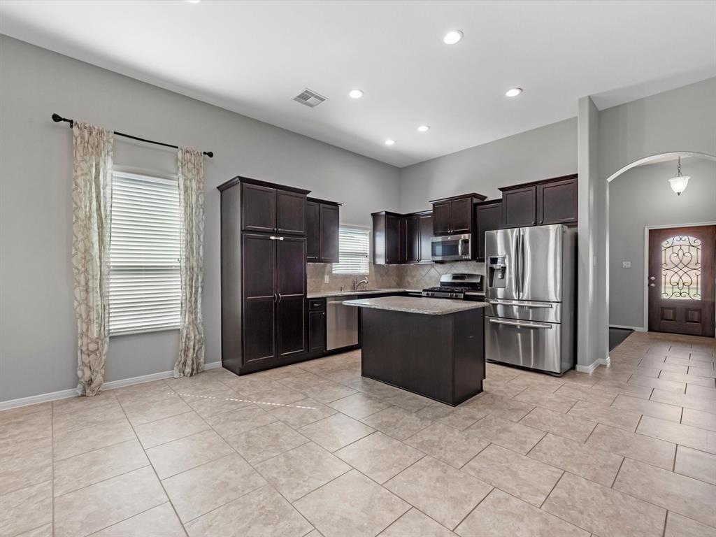 2211 Fawn Bridge Lane, Crosby, Texas image 9