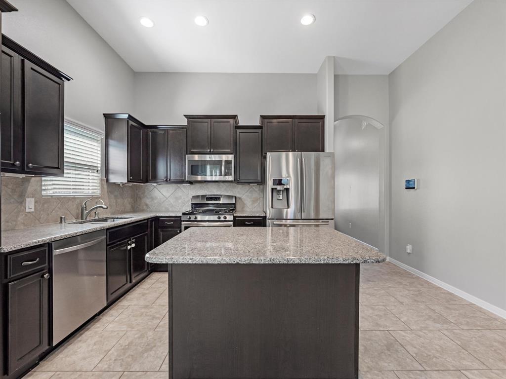 2211 Fawn Bridge Lane, Crosby, Texas image 8
