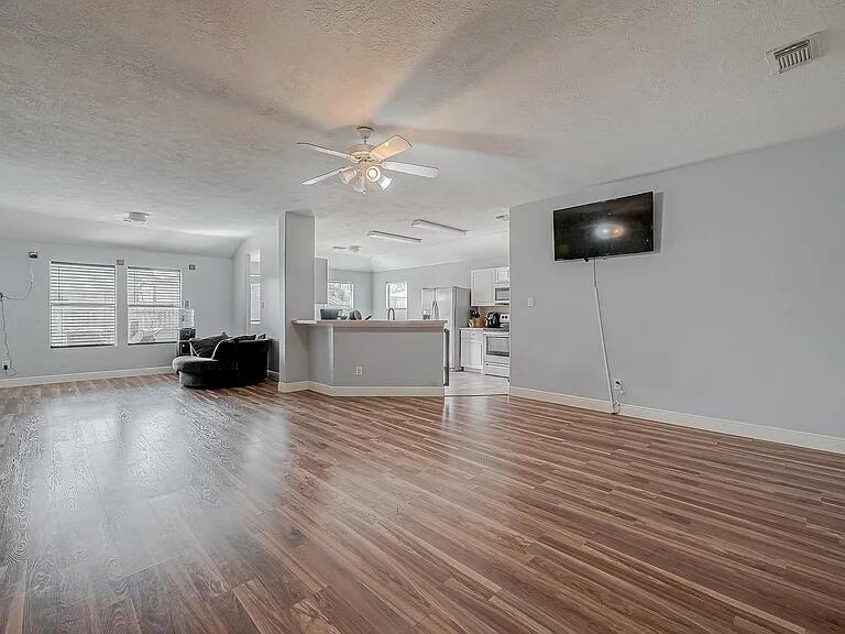 5322 Cinnamon Lake Drive, Baytown, Texas image 4