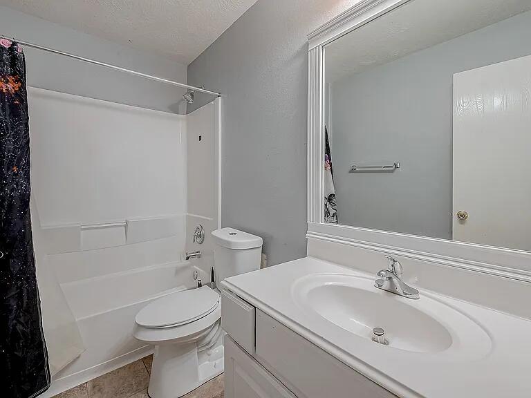 5322 Cinnamon Lake Drive, Baytown, Texas image 14