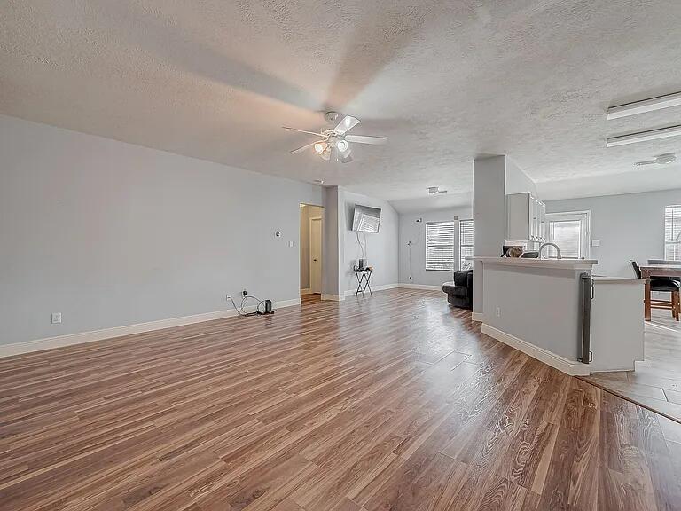 5322 Cinnamon Lake Drive, Baytown, Texas image 6